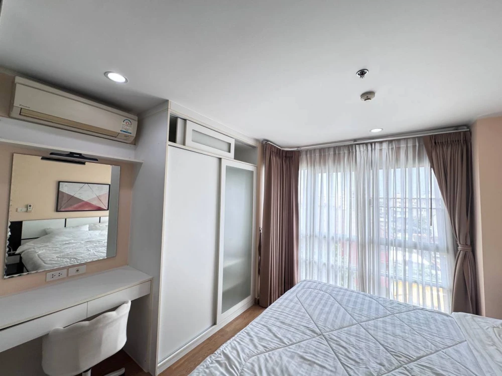 For sale U Delight @ Huai Khwang Station, 6th floor, good breeze, comfortable silence, compact but well-organized, warm space, buy now, don't wait.