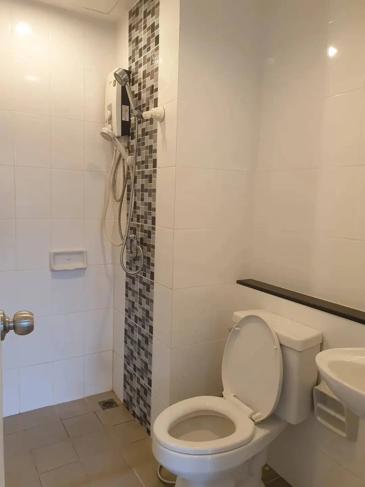 For sale UNIO Charan 3, studio room, 5th floor, good location, not exposed to sunlight, very good price, buy now, don't miss out.