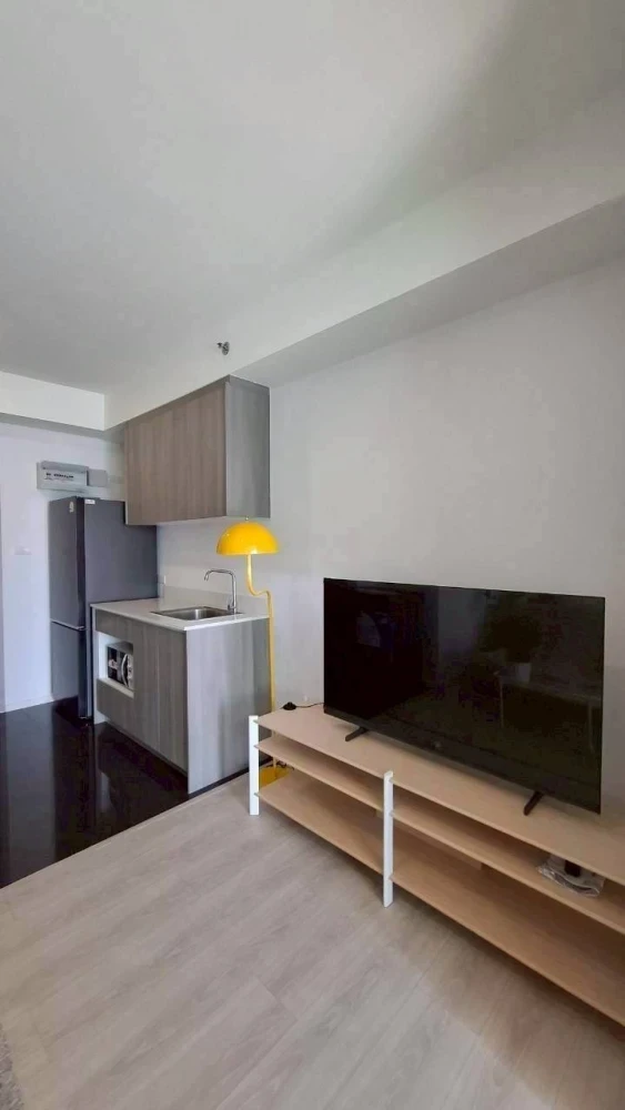 For sale or rent: A Space Mega condo, 14th floor. Perfect height, great price, everything you need in one place. Don't miss this opportunity!