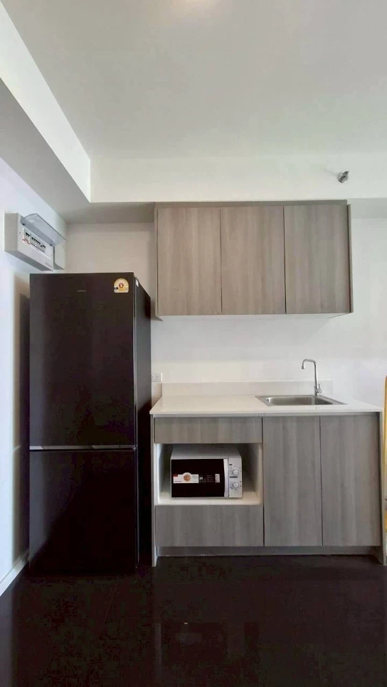 For sale or rent: A Space Mega condo, 14th floor. Perfect height, great price, everything you need in one place. Don't miss this opportunity!