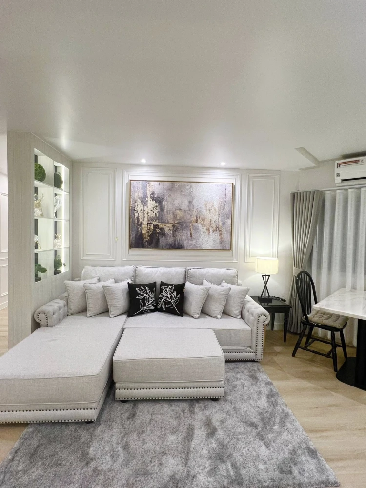 Fortune Condo Town (Fortune Condo Town) Sathu Pradit, the room is decorated in a simple and luxurious style, with excellent built-in furniture and com