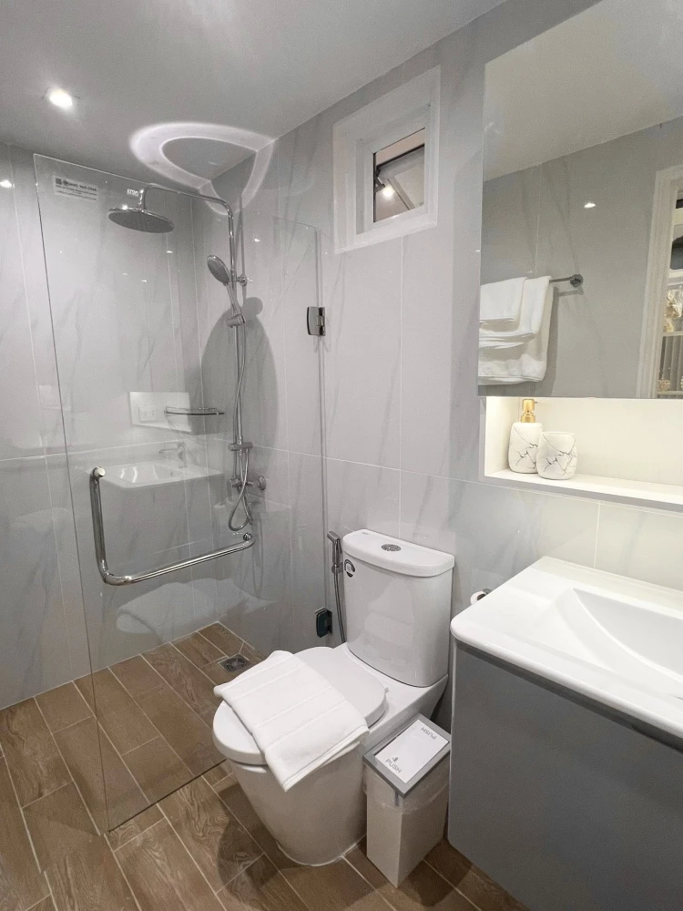 Fortune Condo Town (Fortune Condo Town) Sathu Pradit, the room is decorated in a simple and luxurious style, with excellent built-in furniture and com
