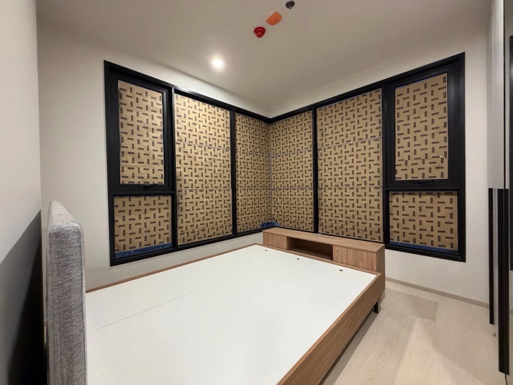 NUE Riverest Ratchaburana, 2 Bedroom unit, spacious frontage, 9th floor. This riverfront unit offers stunning river views from every angle. Book now!