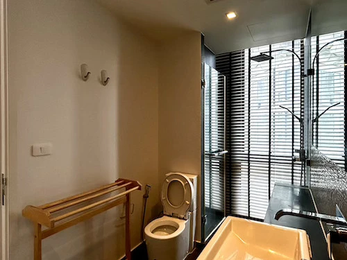 Rare Item! For sale: The Lofts Ekkamai, beautiful room with high ceilings, New York Loft style, fully furnished, ready to move in, in the heart of Ekk