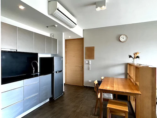 Rare Item! For sale: The Lofts Ekkamai, beautiful room with high ceilings, New York Loft style, fully furnished, ready to move in, in the heart of Ekk