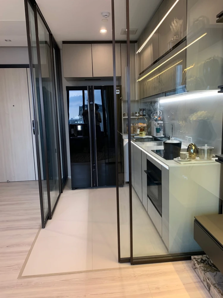 Rare Item! For Rent: The Room Phayathai, large 70 sq.m. room with panoramic garden view and ample storage space. A must-book!