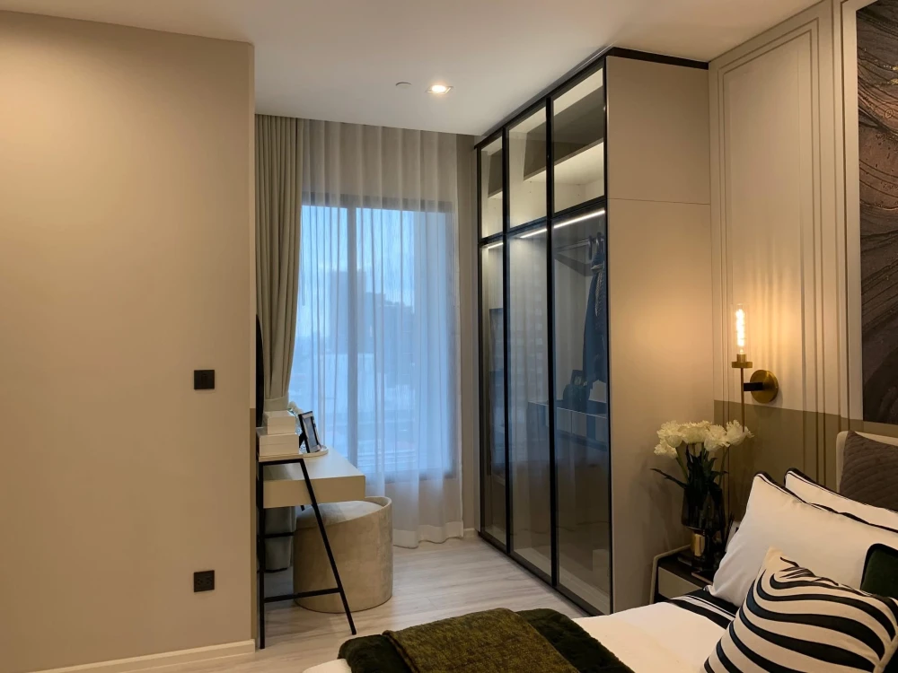 Rare Item! For Rent: The Room Phayathai, large 70 sq.m. room with panoramic garden view and ample storage space. A must-book!