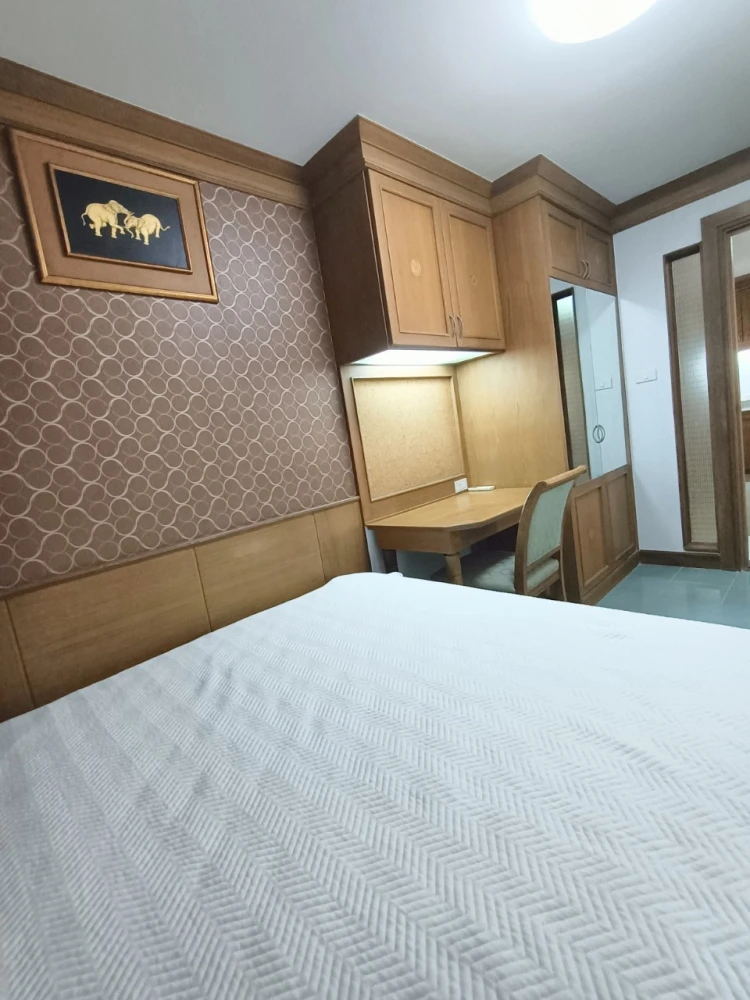 Rent/Sale Ratchada City 18, very beautiful room Built-in teak furniture throughout the room You can live as a family comfortably. Hurry up to reserve.