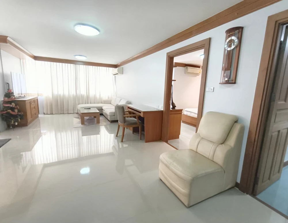 Rent/Sale Ratchada City 18, very beautiful room Built-in teak furniture throughout the room You can live as a family comfortably. Hurry up to reserve.