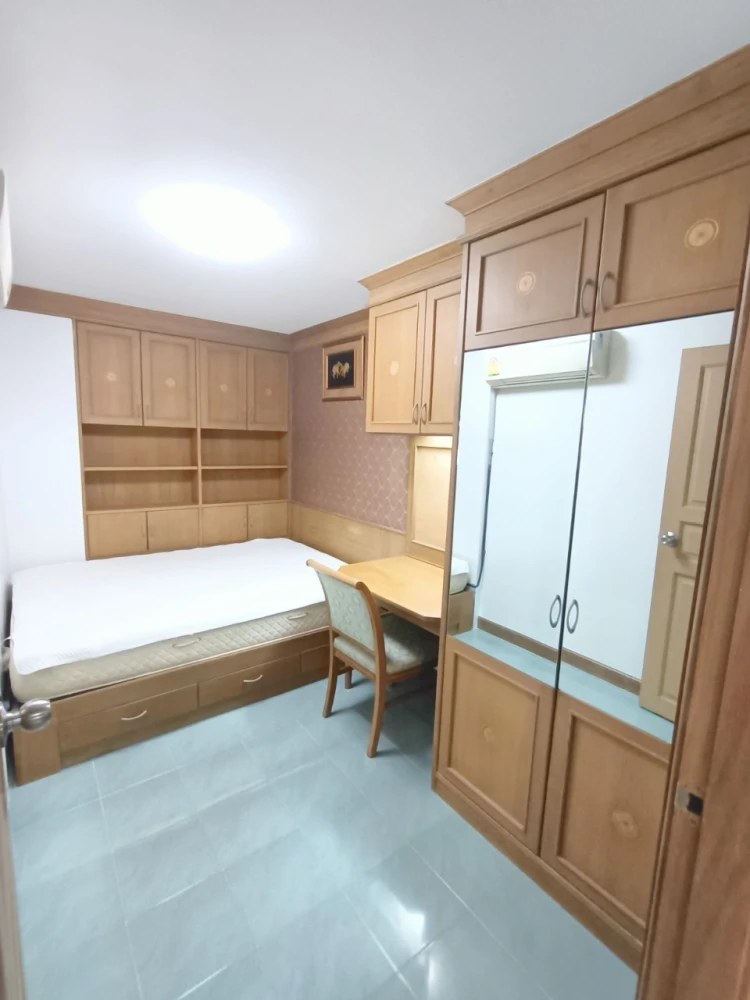 Rent/Sale Ratchada City 18, very beautiful room Built-in teak furniture throughout the room You can live as a family comfortably. Hurry up to reserve.