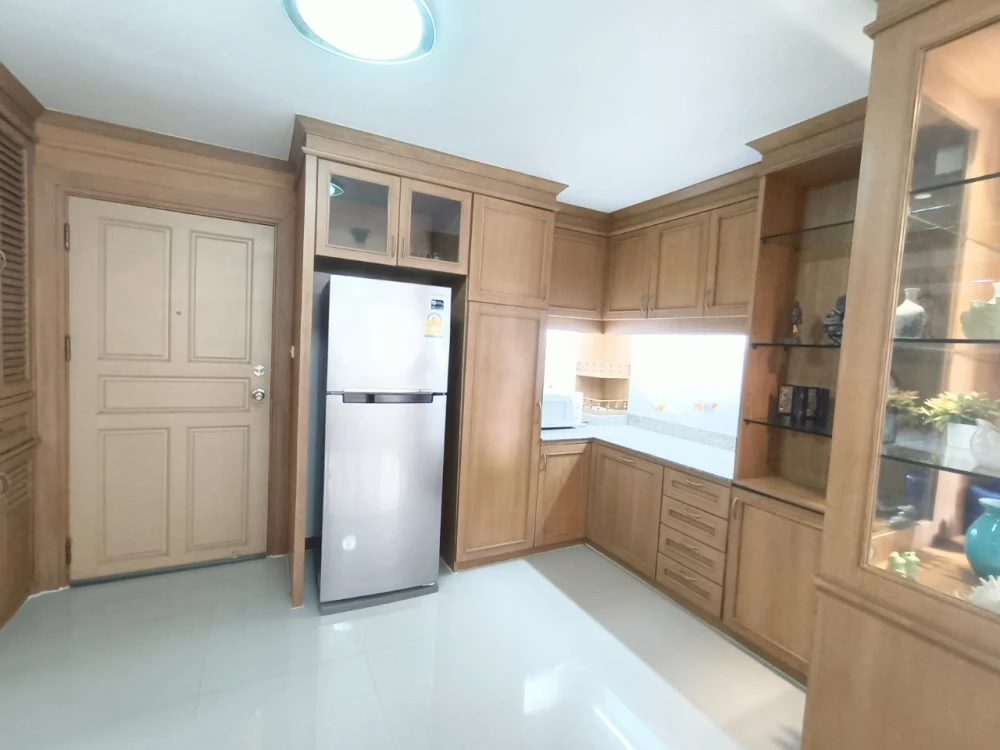 Rent/Sale Ratchada City 18, very beautiful room Built-in teak furniture throughout the room You can live as a family comfortably. Hurry up to reserve.