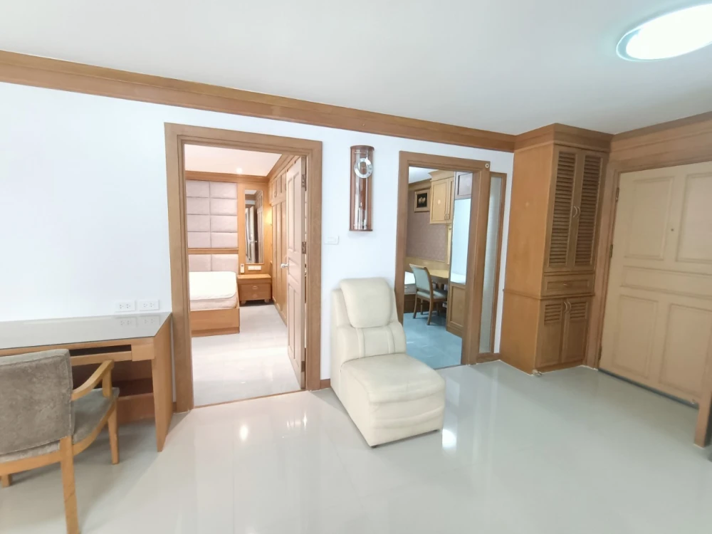 Rent/Sale Ratchada City 18, very beautiful room Built-in teak furniture throughout the room You can live as a family comfortably. Hurry up to reserve.