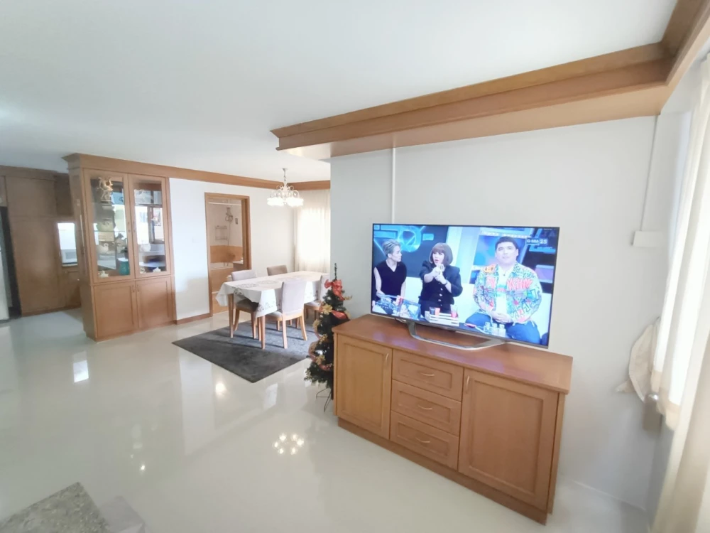 Rent/Sale Ratchada City 18, very beautiful room Built-in teak furniture throughout the room You can live as a family comfortably. Hurry up to reserve.