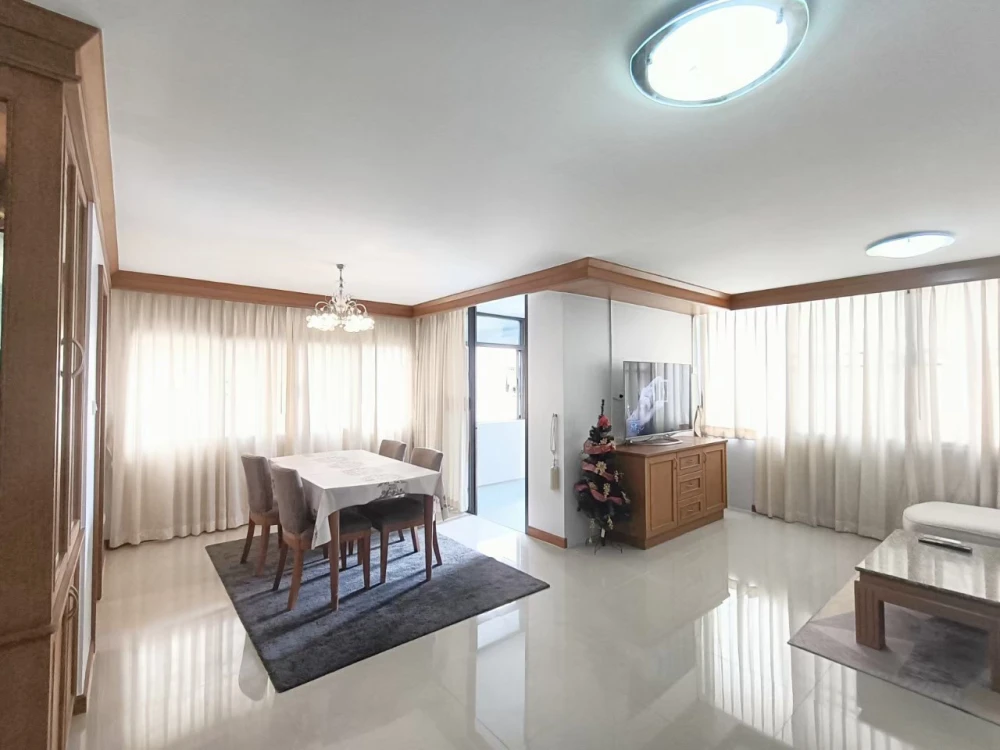 Rent/Sale Ratchada City 18, very beautiful room Built-in teak furniture throughout the room You can live as a family comfortably. Hurry up to reserve.