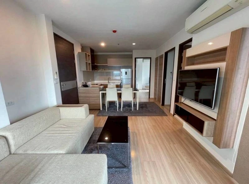 Rhythm Sathorn คอนโดทำเลใจกลางเมือง ห้องมุม วิวแม่น้ำ ชั้นสูง บรรยากาศดี ว่างให้เช่าแล้ว ใครหาห้องสวย ๆ ชวนมาเช่านะคะ 💙