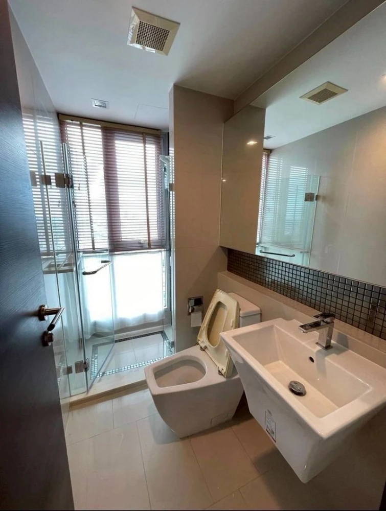 Rhythm Sathorn คอนโดทำเลใจกลางเมือง ห้องมุม วิวแม่น้ำ ชั้นสูง บรรยากาศดี ว่างให้เช่าแล้ว ใครหาห้องสวย ๆ ชวนมาเช่านะคะ 💙