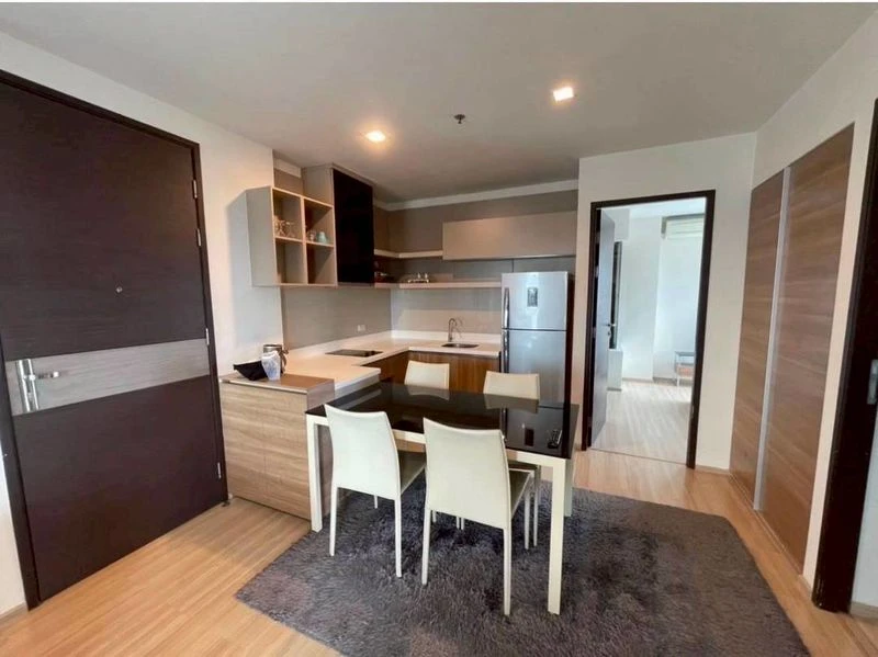 Rhythm Sathorn condo in the heart of the city. Corner room, river view, high floor, good atmosphere. It's available for rent. Anyone looking for a bea
