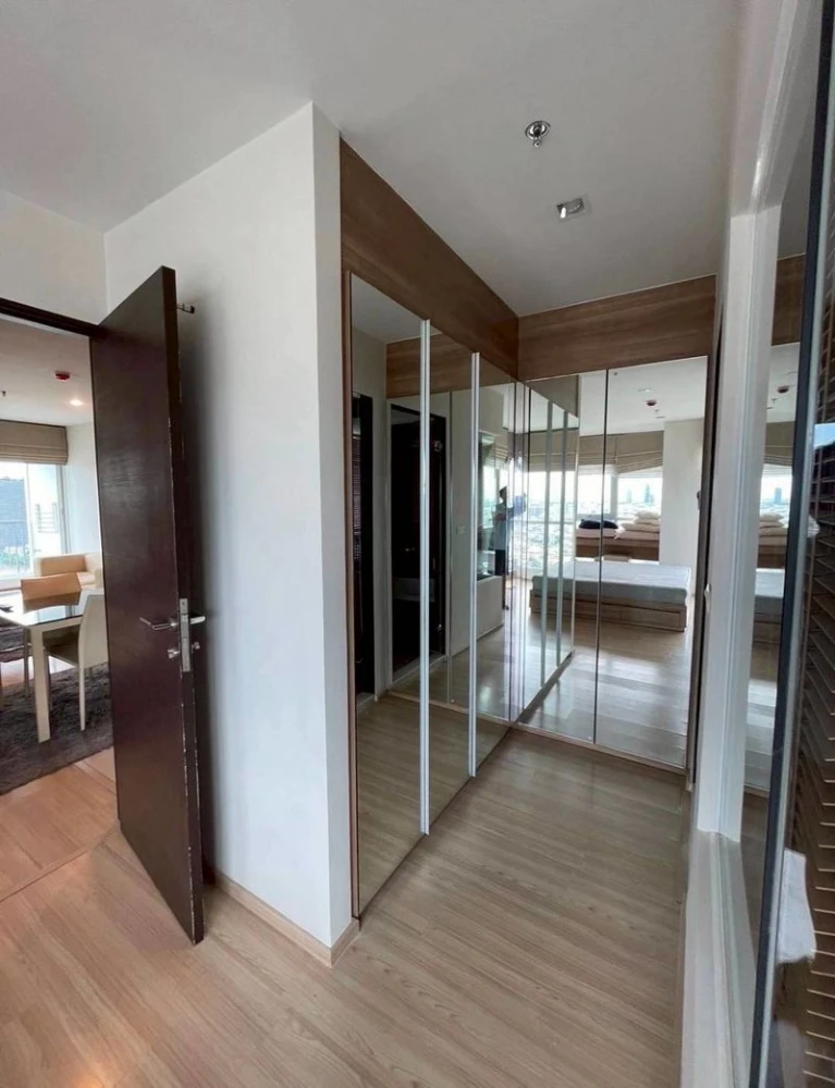 Rhythm Sathorn condo in the heart of the city. Corner room, river view, high floor, good atmosphere. It's available for rent. Anyone looking for a bea