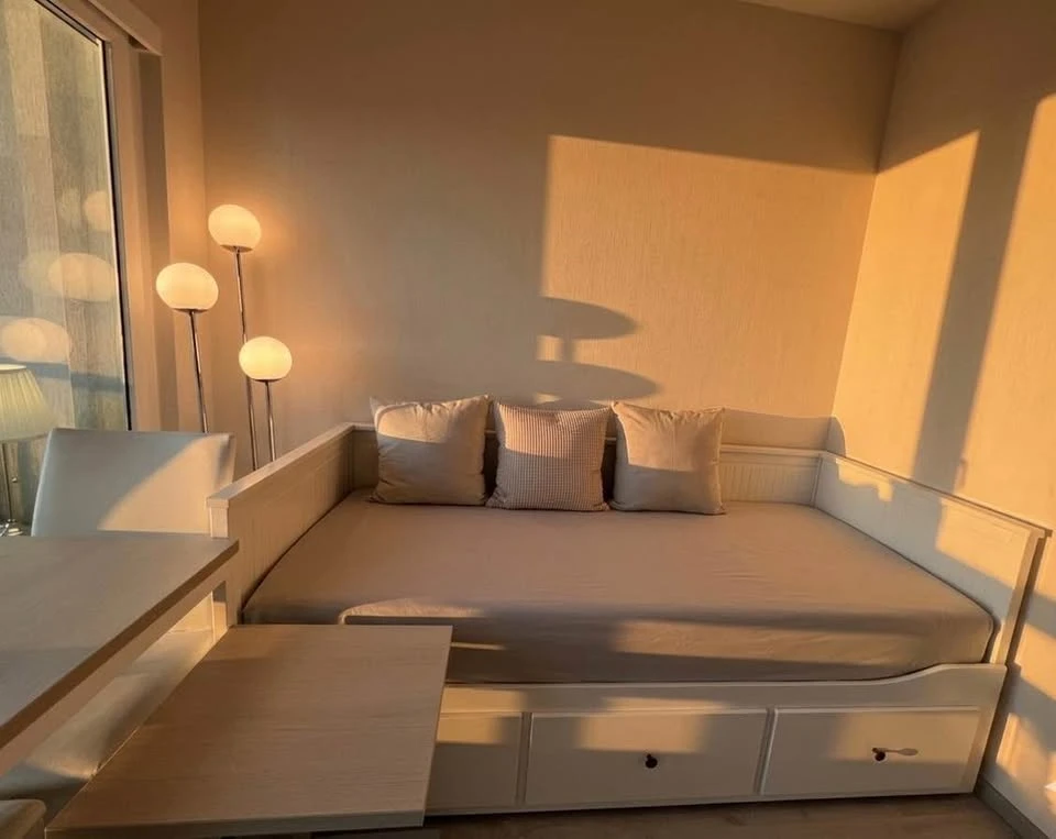 .shg=jk Aspire Ratchada-Wongsawang: Unit with an unobstructed view—enjoy evening sunsets and warm, romantic lighting. Ready to move in.