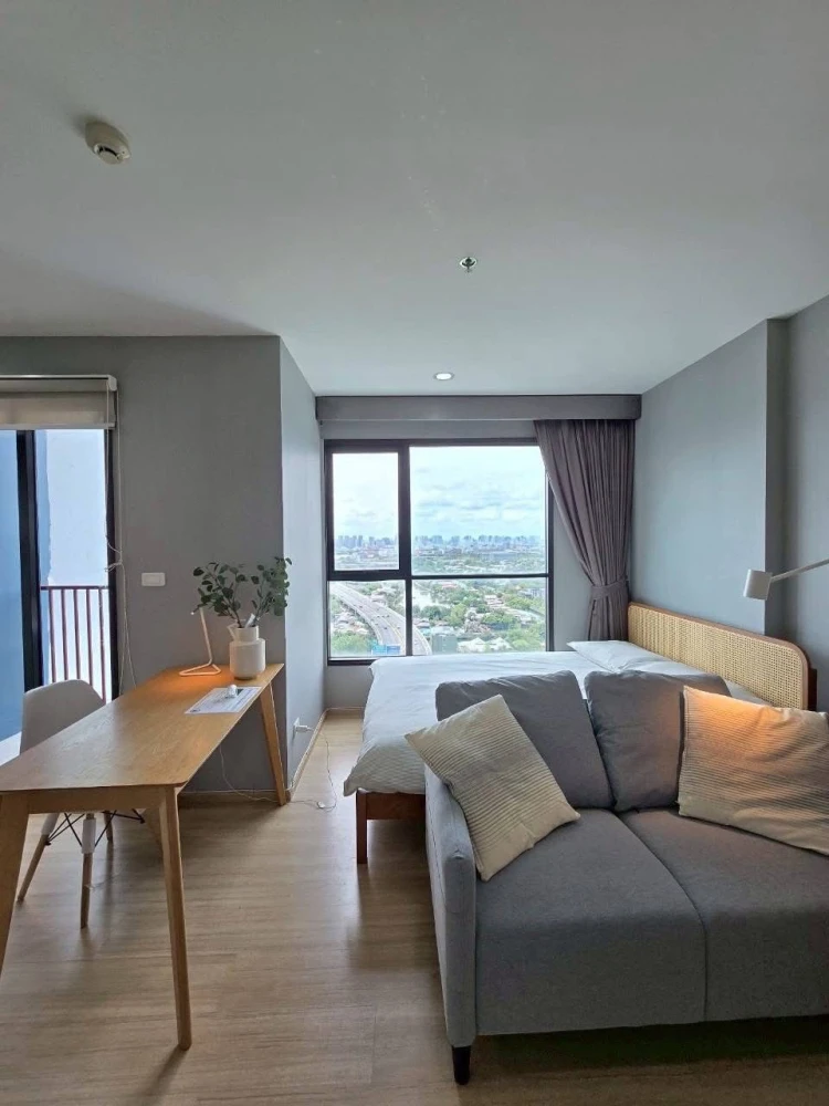 The Base rama 9 Ramkhamhaeng for rent, 23rd floor, can sleep and watch the beautiful city view Plus, the room is decorated very well. Must be reserved