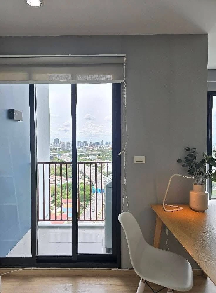 The Base rama 9 Ramkhamhaeng for rent, 23rd floor, can sleep and watch the beautiful city view Plus, the room is decorated very well. Must be reserved