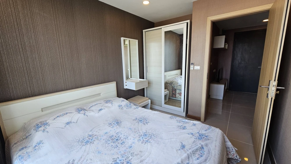 The Oscar Petchkasem 58 for rent or sale...fully furnished but you can move in in this room!!