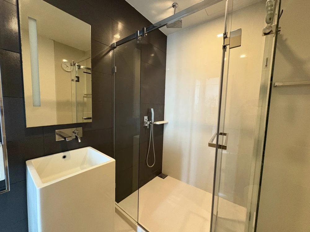 For rent: The Room BTS Wongwianyai, ready to move in, fully furnished, hurry and reserve now before it's too late.