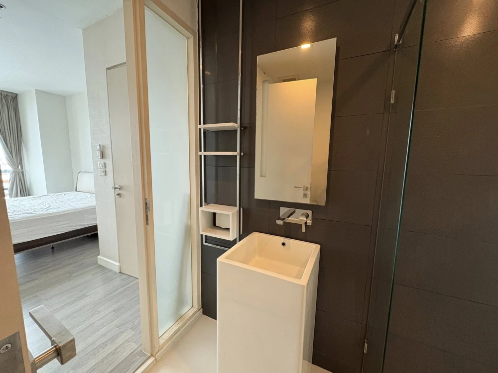 For rent: The Room BTS Wongwianyai, ready to move in, fully furnished, hurry and reserve now before it's too late.