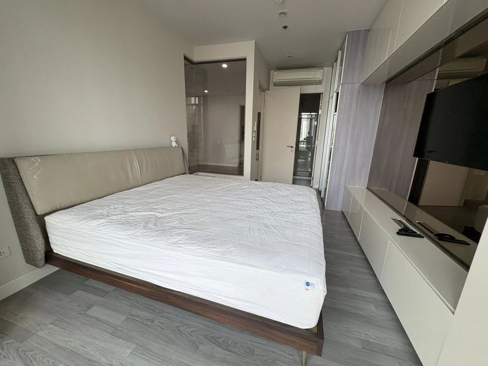 For rent: The Room BTS Wongwianyai, ready to move in, fully furnished, hurry and reserve now before it's too late.