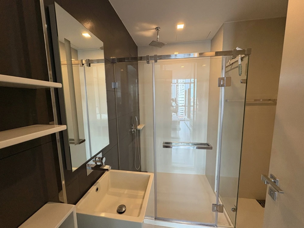 For rent: The Room BTS Wongwianyai, ready to move in, fully furnished, hurry and reserve now before it's too late.