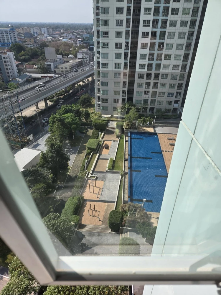 For sale: Lumpini Ville Chaengwattana-Pakkret condo, unfurnished, affordable price. Perfect for those who love decorating their own space. Don't miss