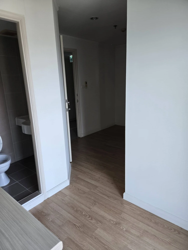 For sale: Lumpini Ville Chaengwattana-Pakkret condo, unfurnished, affordable price. Perfect for those who love decorating their own space. Don't miss