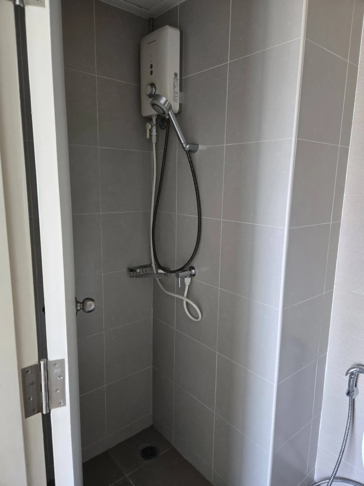 For sale: Lumpini Ville Chaengwattana-Pakkret condo, unfurnished, affordable price. Perfect for those who love decorating their own space. Don't miss
