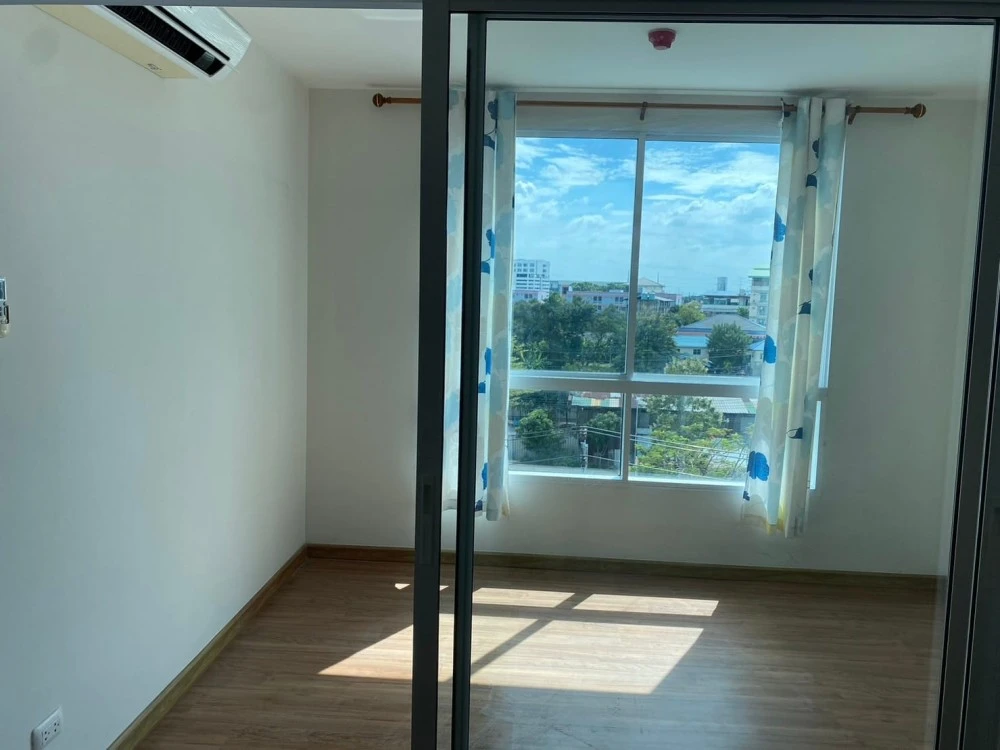 For sale: The Bella Condo Rama 2, 5th floor, swimming pool view, empty room, airy, spacious, comfortable, reserve now, urgently.