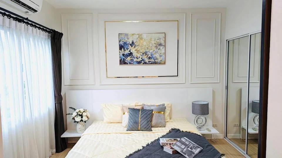 For sale: Espace Sukhumvit 77. Beautifully decorated room with comfortable leather sofa. The room is very spacious. Hurry and reserve yours now. images