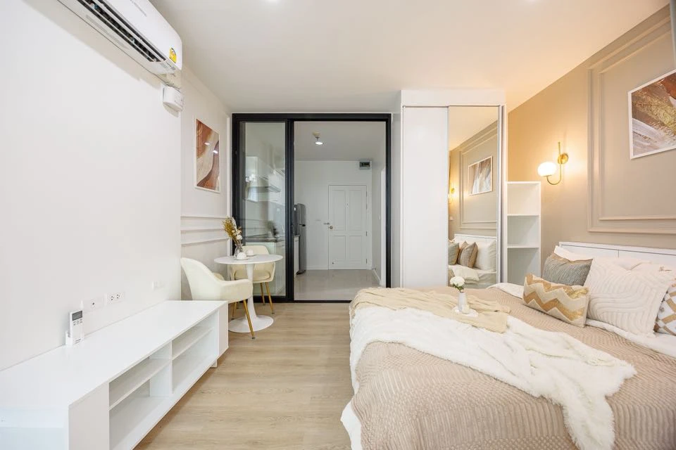 Selling a beautiful condo at City Sukhumvit 101/1. Fully furnished and ready to move in. Just bring your belongings!