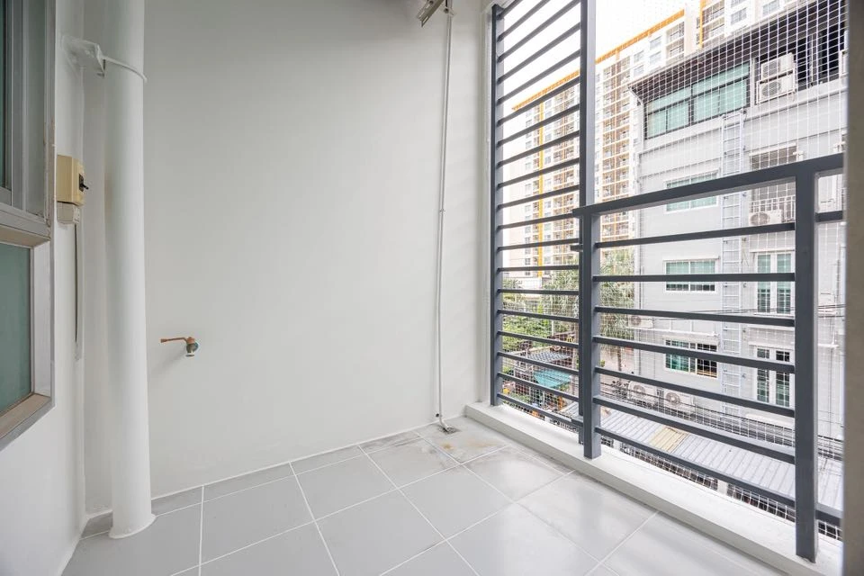 Selling a beautiful condo at City Sukhumvit 101/1. Fully furnished and ready to move in. Just bring your belongings!