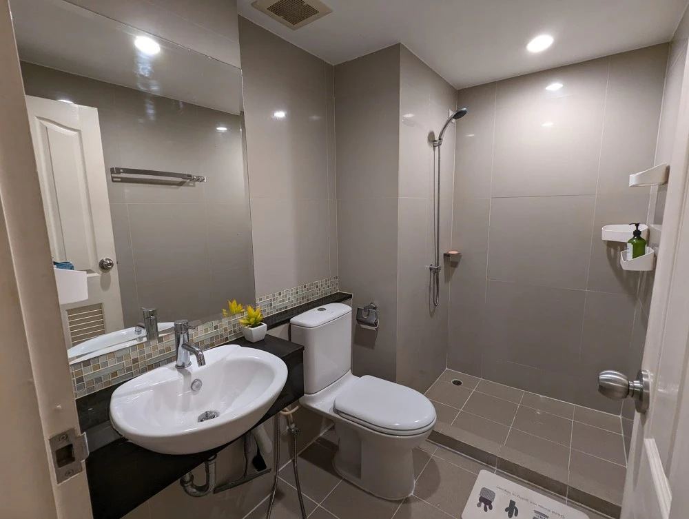 For sale/rent The niche ID Lat Phrao 130, fully furnished rooms, easy on the eyes color, comfortable price, don't miss it.