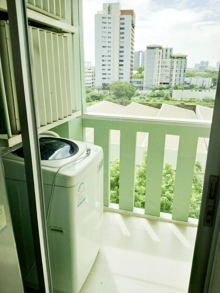 For sale/rent: Lumpini Place Rama 9 - Ratchada condo. Spacious, partitioned units with ample living space. Book now!