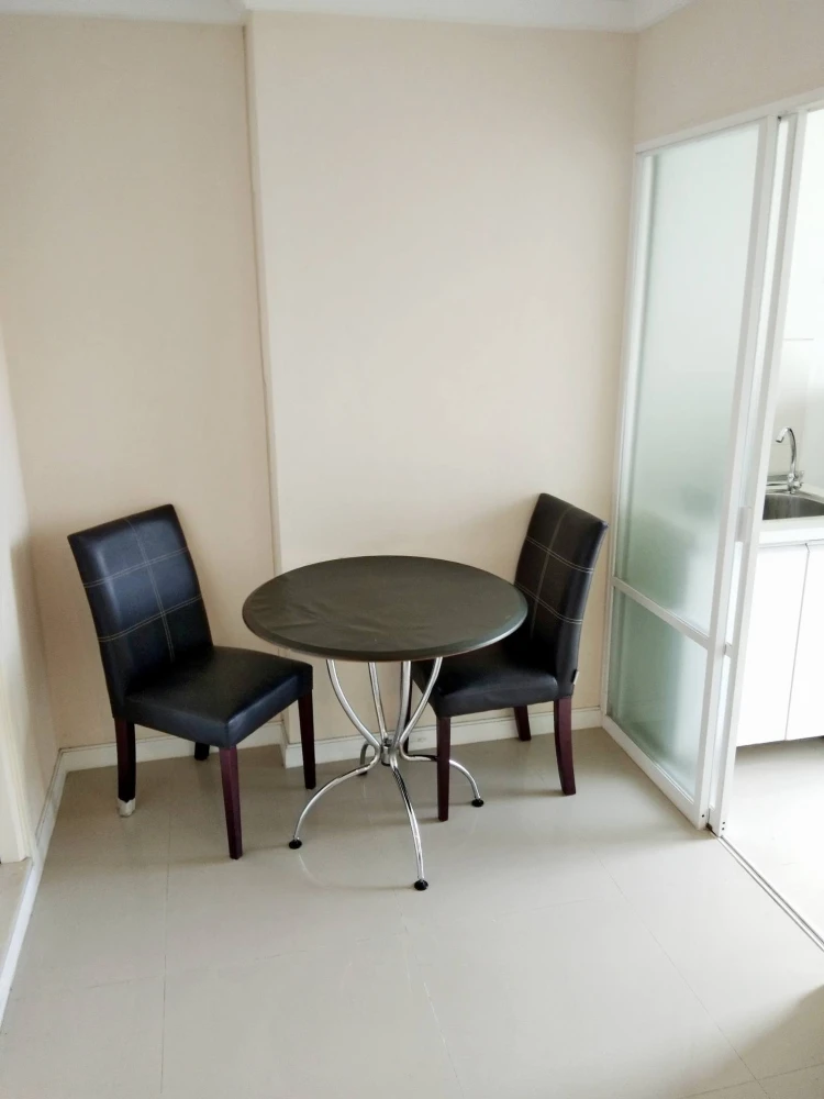 For sale/rent: Lumpini Place Rama 9 - Ratchada condo. Spacious, partitioned units with ample living space. Book now!