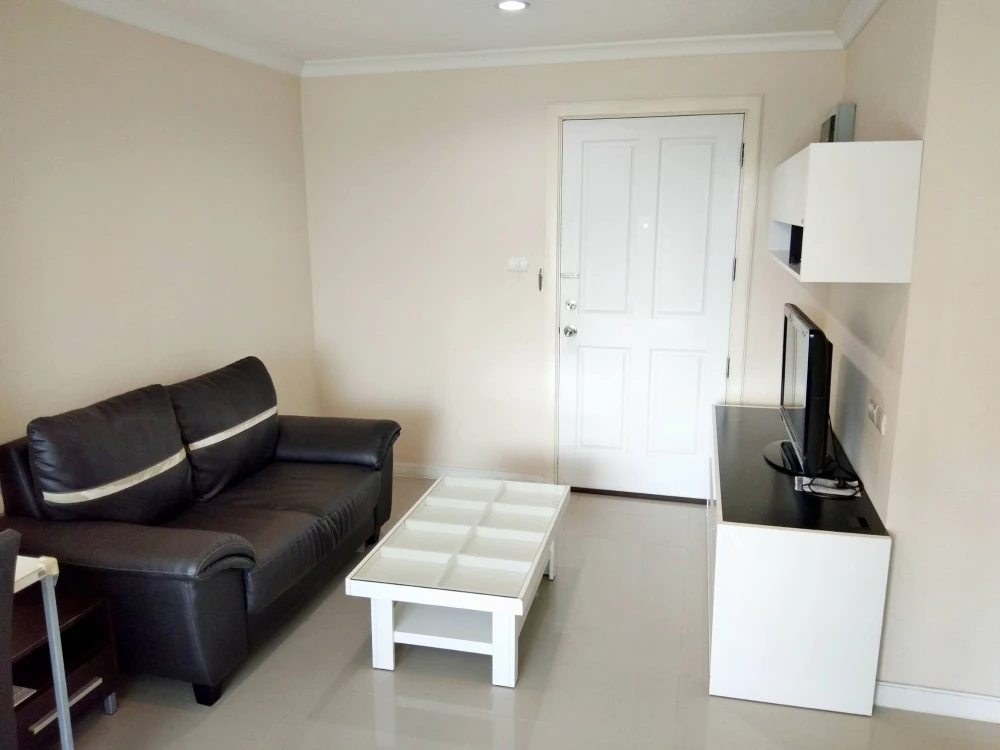 For sale/rent: Lumpini Place Rama 9 - Ratchada condo. Spacious, partitioned units with ample living space. Book now!
