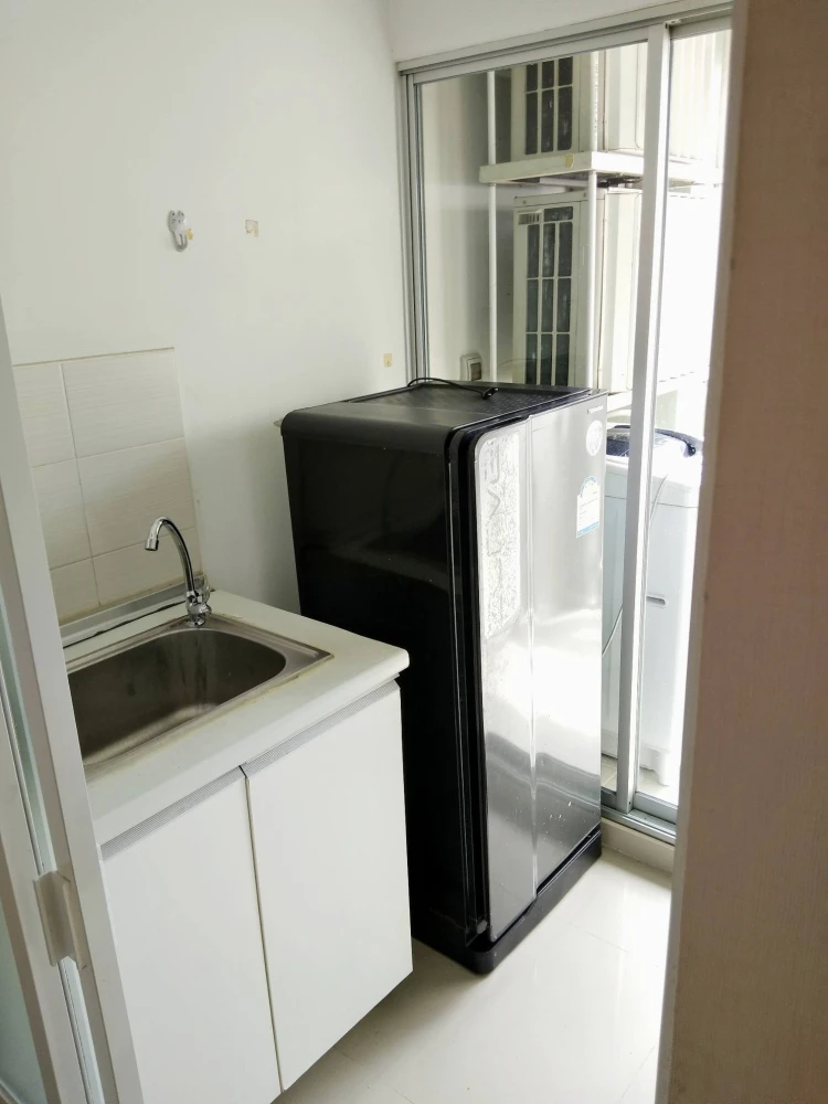 For sale/rent: Lumpini Place Rama 9 - Ratchada condo. Spacious, partitioned units with ample living space. Book now!