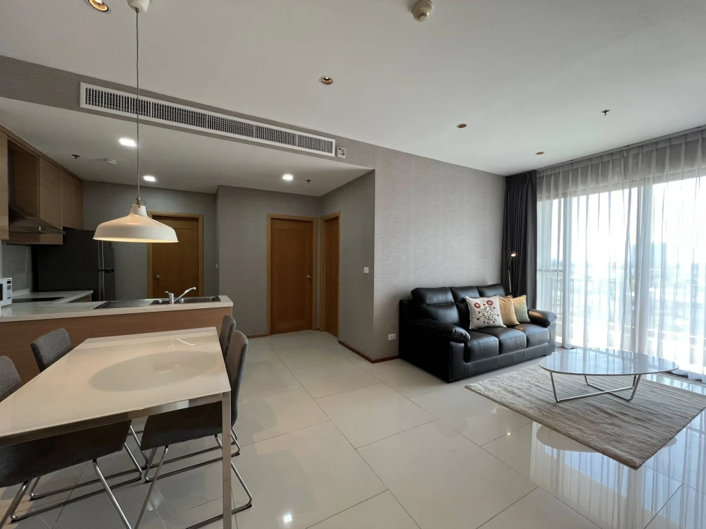 For sale/rent: The Emporio Place. Spacious and comfortable unit with full furnishings and appliances. Book now!