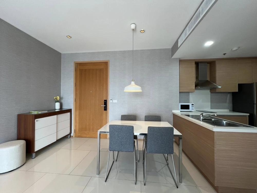 For sale/rent: The Emporio Place. Spacious and comfortable unit with full furnishings and appliances. Book now!