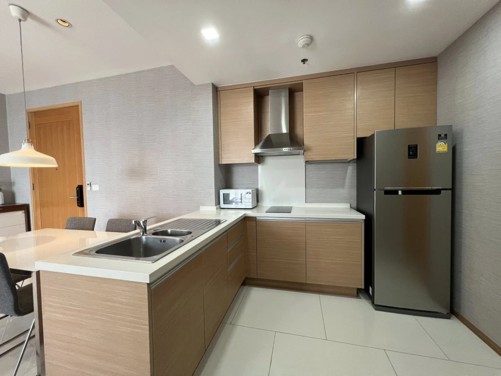 For sale/rent: The Emporio Place. Spacious and comfortable unit with full furnishings and appliances. Book now!