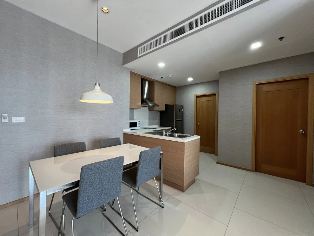 For sale/rent: The Emporio Place. Spacious and comfortable unit with full furnishings and appliances. Book now!