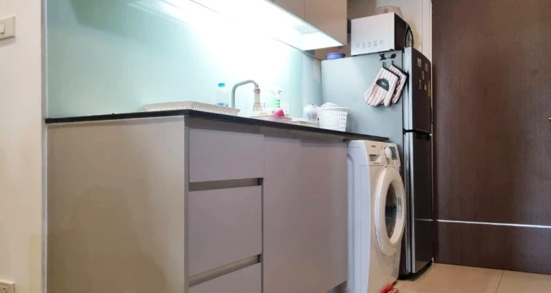 Selling 15 Sukhumvit Residences. Spacious and comfortable rooms, fully furnished. Book now!