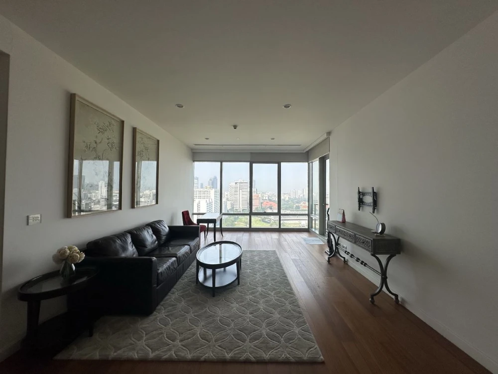 For sale: 185 Rajadamri, 20th floor, RBSC view, 2 bedrooms, airy, ready to move in, reserve now, don't miss out.