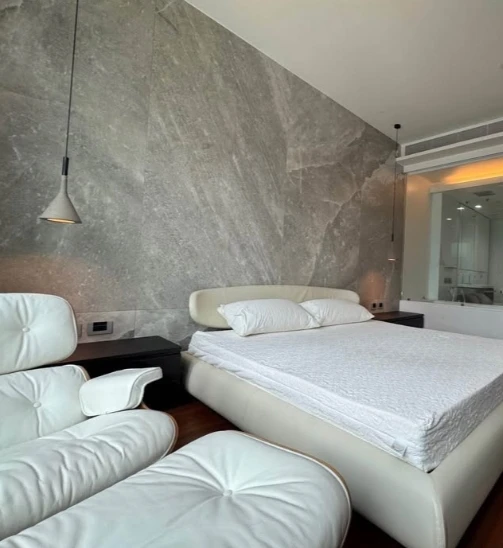 For sale: 185 Rajadamri. Spacious unit, fully furnished. Book now—don’t miss out!