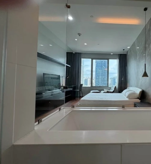 For sale: 185 Rajadamri. Spacious unit, fully furnished. Book now—don’t miss out!